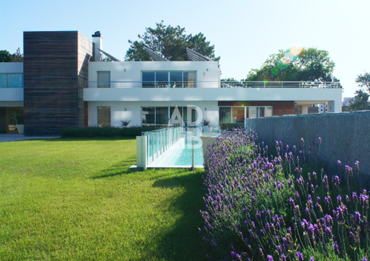 Apartamento ID.354 - Depto 3 dormiorios 3 baños en brava Punta del Este