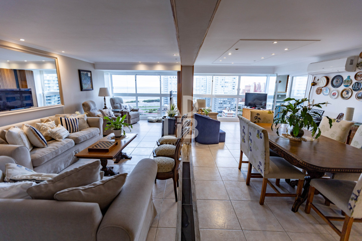 Apartamento ID.469 - Apto de 3 dormitorios unificado en edificio Long Beach! Piso alto con vista al mar