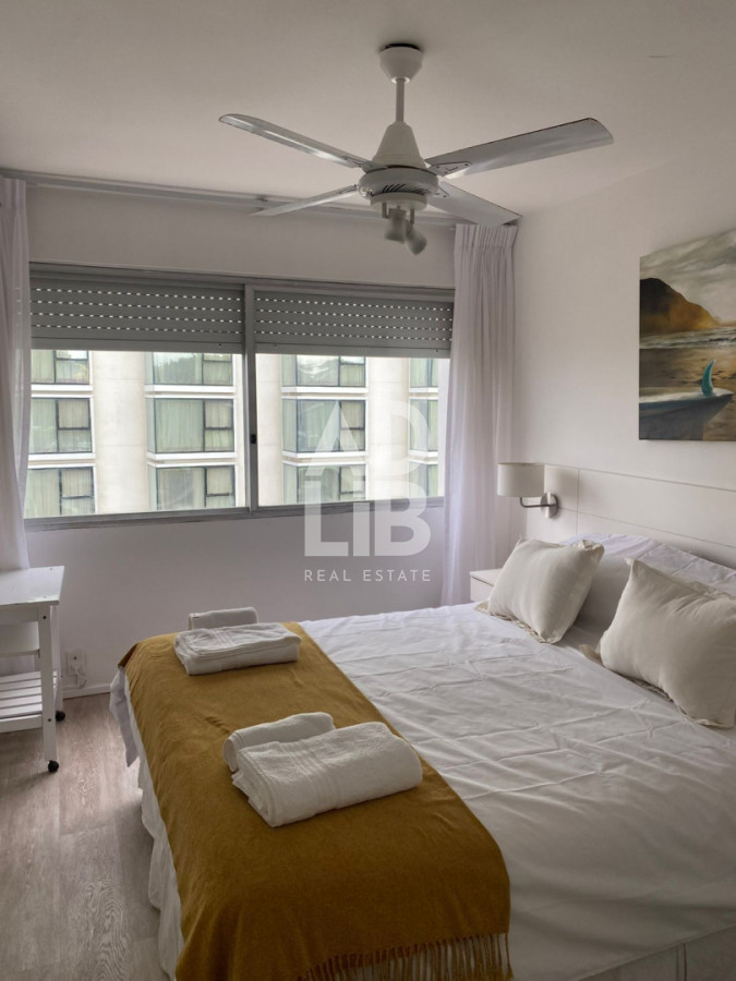 Apartamento ID.810 - Apto de 2 dorm en primera linea de Playa Brava. Edificio Arkontes