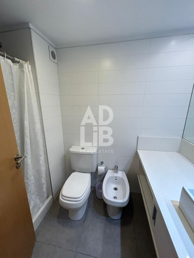 Apartamento ID.770 - Alquiler anual apto de 3 dormitorios en piso alto en Roosevelt.