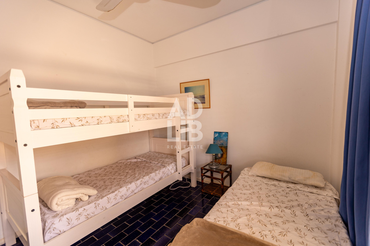 Apartamento ID.542 - Elegante apto de 2 dormitorios en venta en Península con vista a Playa Brava.