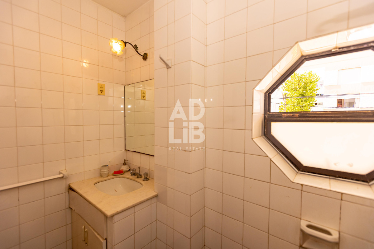 Apartamento ID.542 - Elegante apto de 2 dormitorios en venta en Península con vista a Playa Brava.