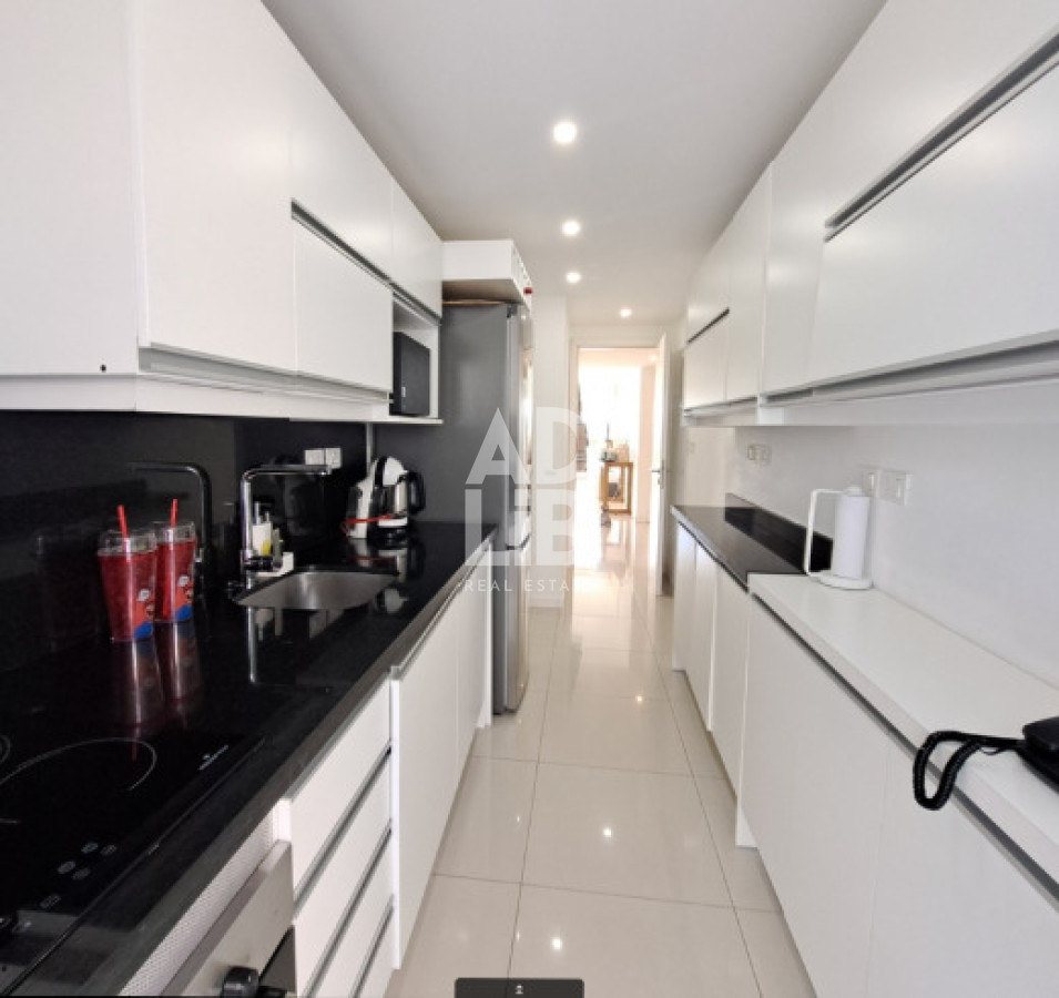 Apartamento ID.709 - Apto de 2 dormitorios en venta en edificio Horizonte con vista al mar. 