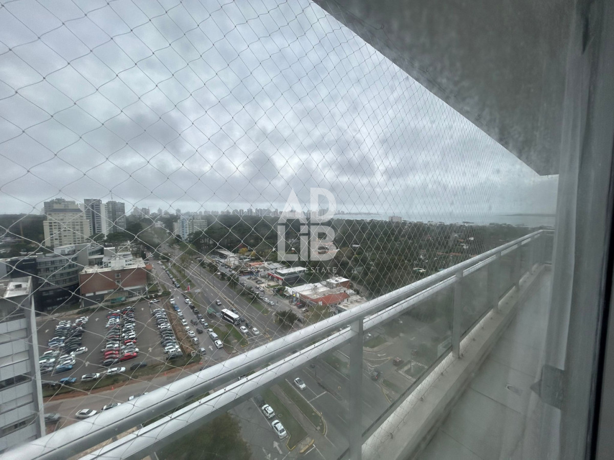 Apartamento ID.770 - Alquiler anual apto de 3 dormitorios en piso alto en Roosevelt.