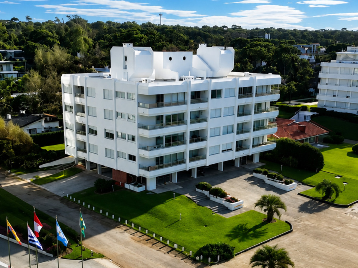 Oportunidad Estratégica en Edificio Arkontes: 2 Dormitorios en primera linea de Brava