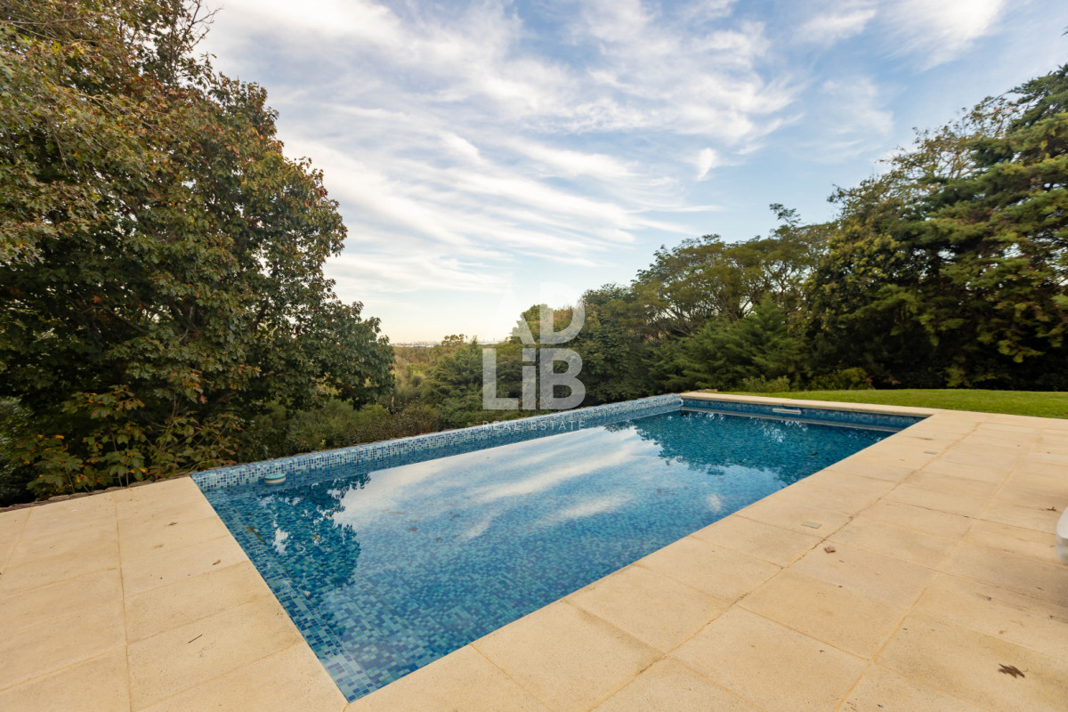Casa ID.817 - Increíble casa de 405 mts2 en venta en Punta Ballena. Vista al amanecer y al atardecer. 
