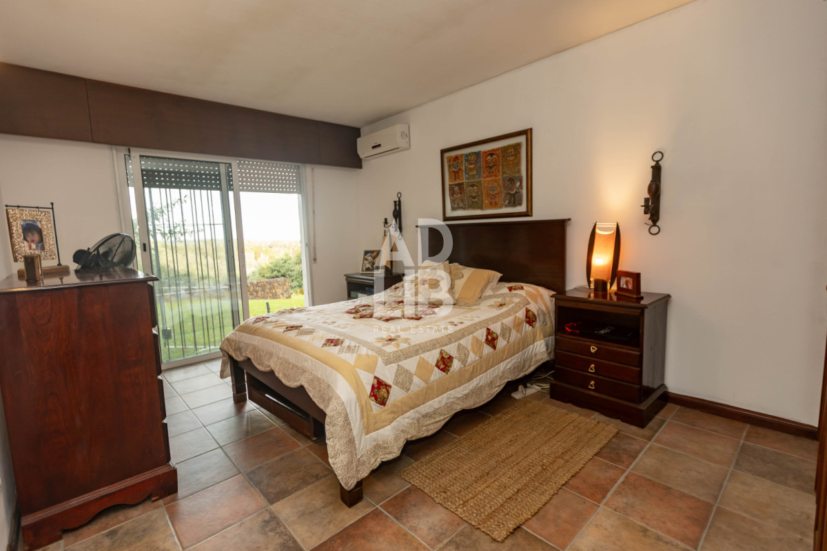 Casa ID.817 - Increíble casa de 405 mts2 en venta en Punta Ballena. Vista al amanecer y al atardecer. 