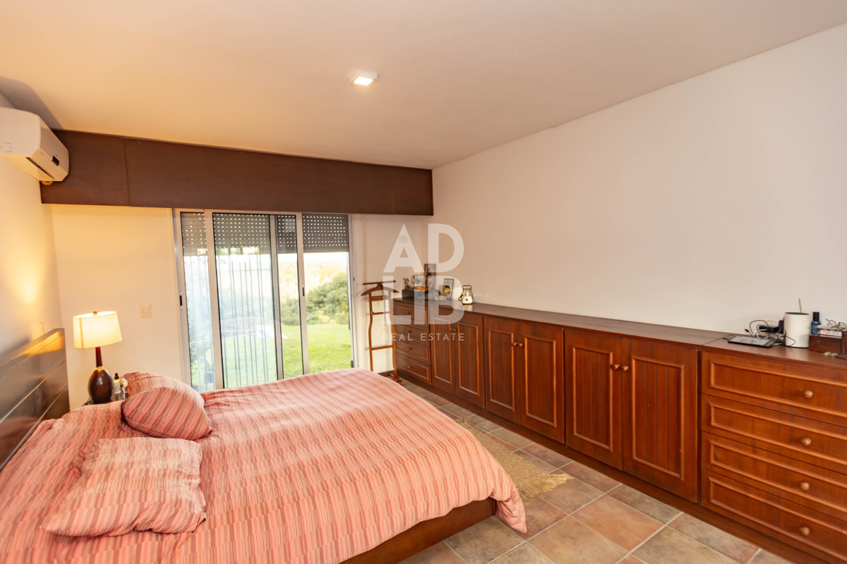 Casa ID.817 - Increíble casa de 405 mts2 en venta en Punta Ballena. Vista al amanecer y al atardecer. 