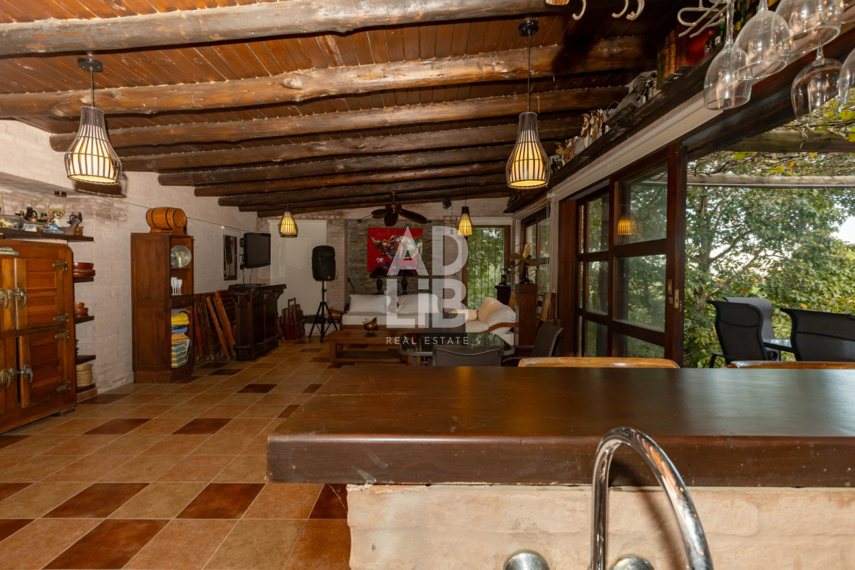 Casa ID.817 - Increíble casa de 405 mts2 en venta en Punta Ballena. Vista al amanecer y al atardecer. 