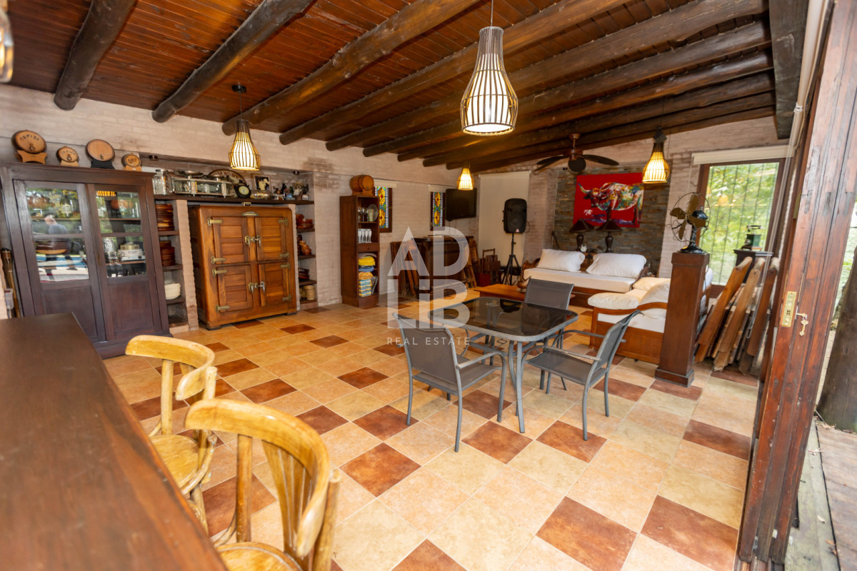 Casa ID.817 - Increíble casa de 405 mts2 en venta en Punta Ballena. Vista al amanecer y al atardecer. 