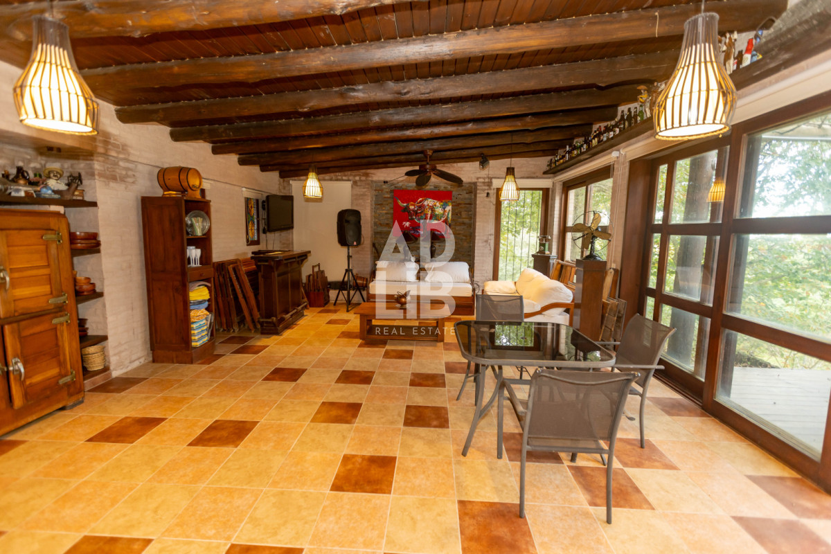 Casa ID.817 - Increíble casa de 405 mts2 en venta en Punta Ballena. Vista al amanecer y al atardecer. 