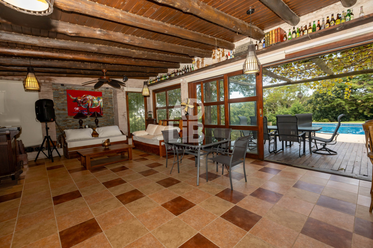 Casa ID.817 - Increíble casa de 405 mts2 en venta en Punta Ballena. Vista al amanecer y al atardecer. 