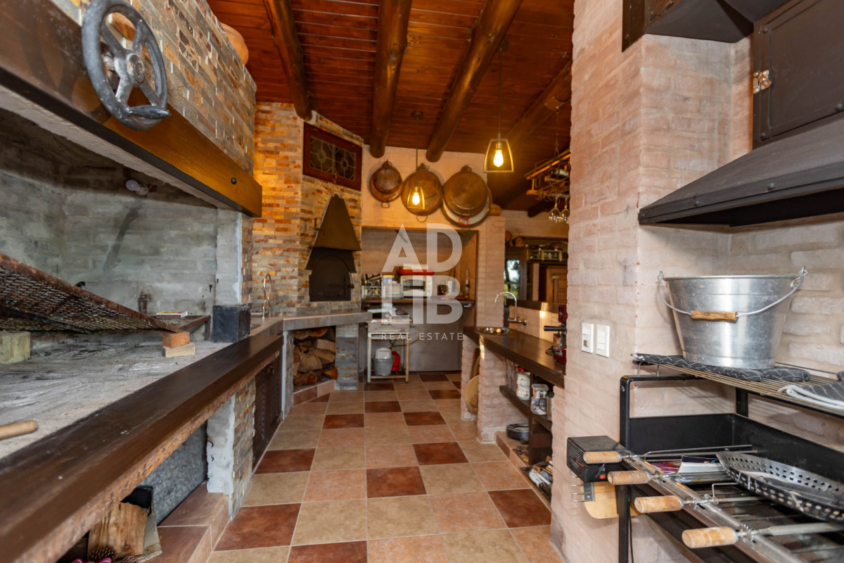 Casa ID.817 - Increíble casa de 405 mts2 en venta en Punta Ballena. Vista al amanecer y al atardecer. 