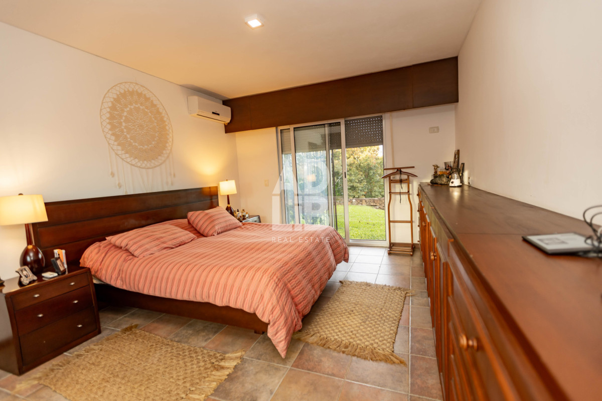 Casa ID.817 - Increíble casa de 405 mts2 en venta en Punta Ballena. Vista al amanecer y al atardecer. 