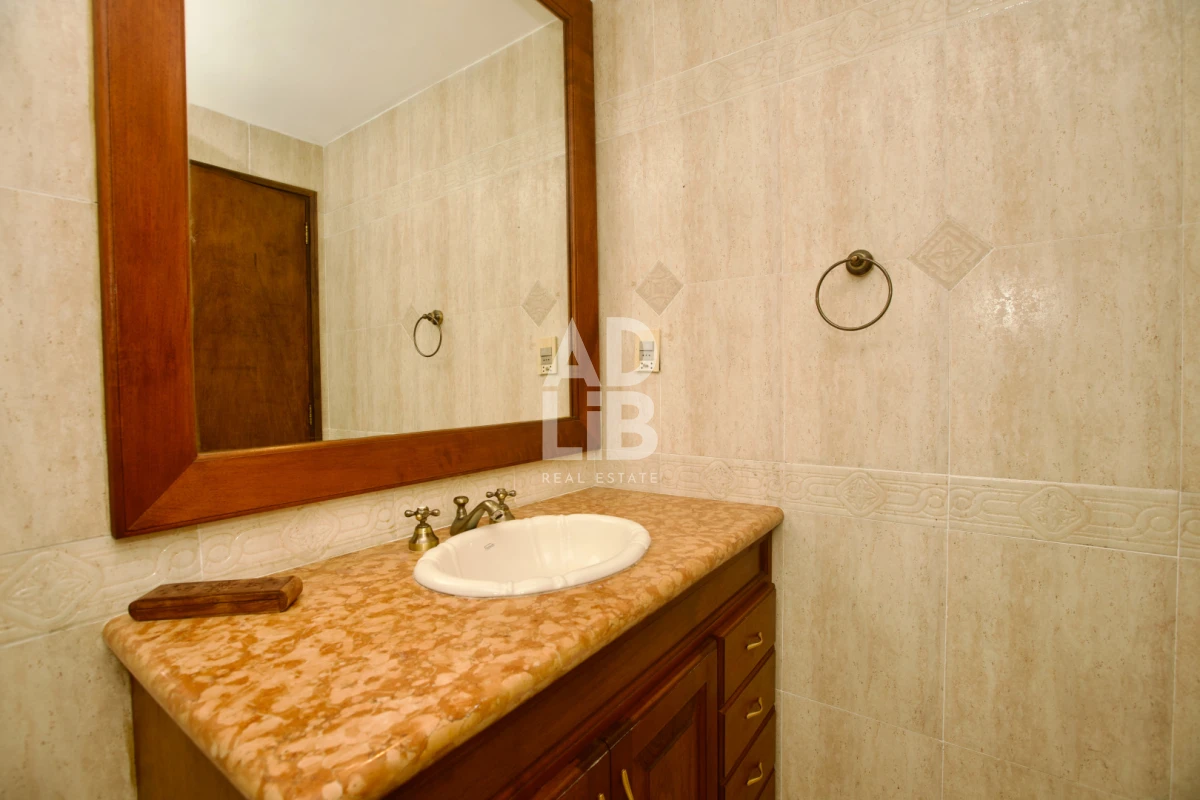 Casa ID.797 - Alquiler comercial 5 dorm y 5 baños. Zona Shopping Punta