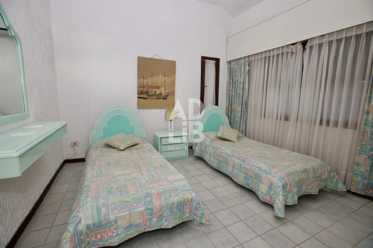 Casa ID.797 - Alquiler comercial 5 dorm y 5 baños. Zona Shopping Punta