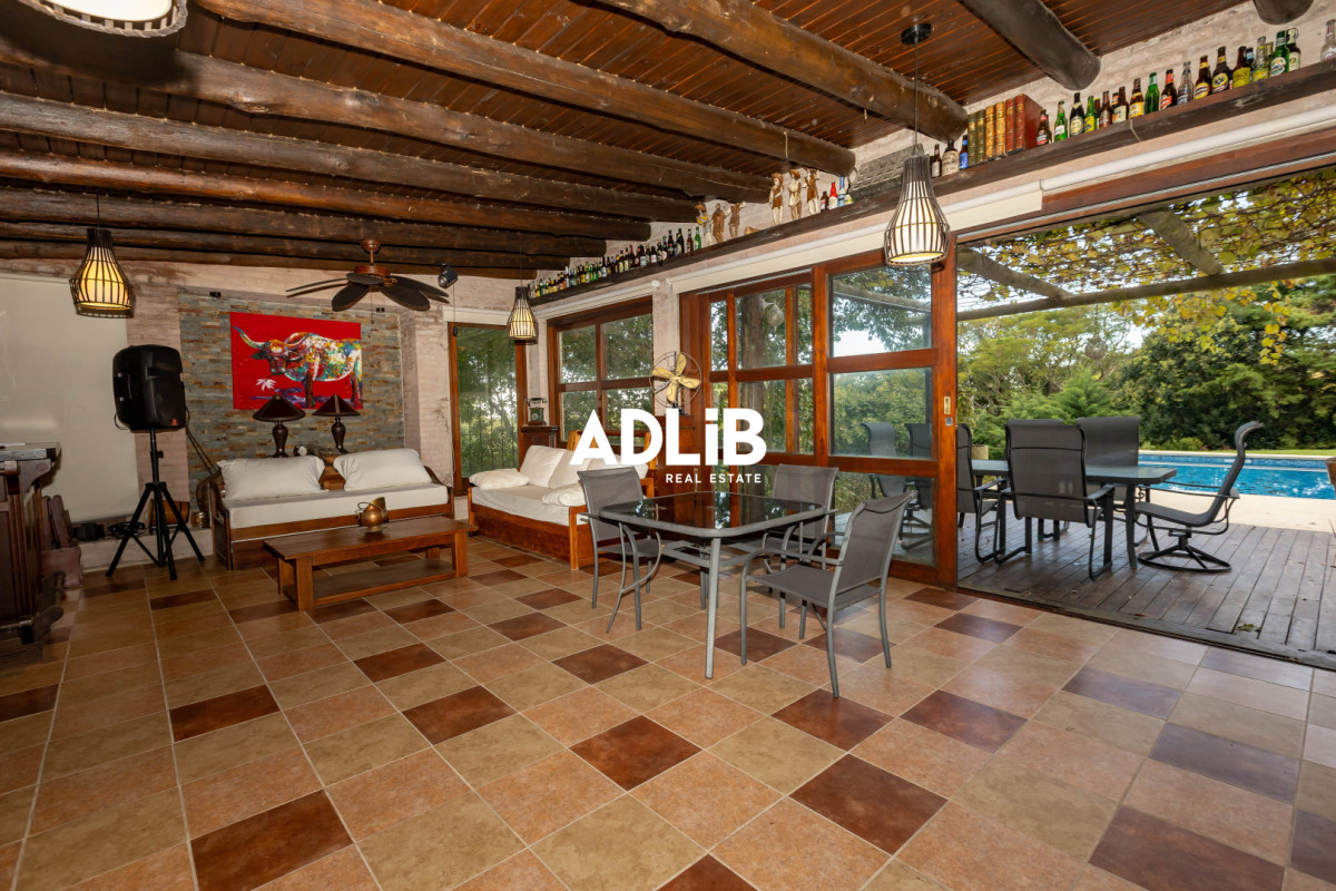 Casa ID.817 - Increíble casa de 405 mts2 en venta en Punta Ballena. Vista al amanecer y al atardecer. 