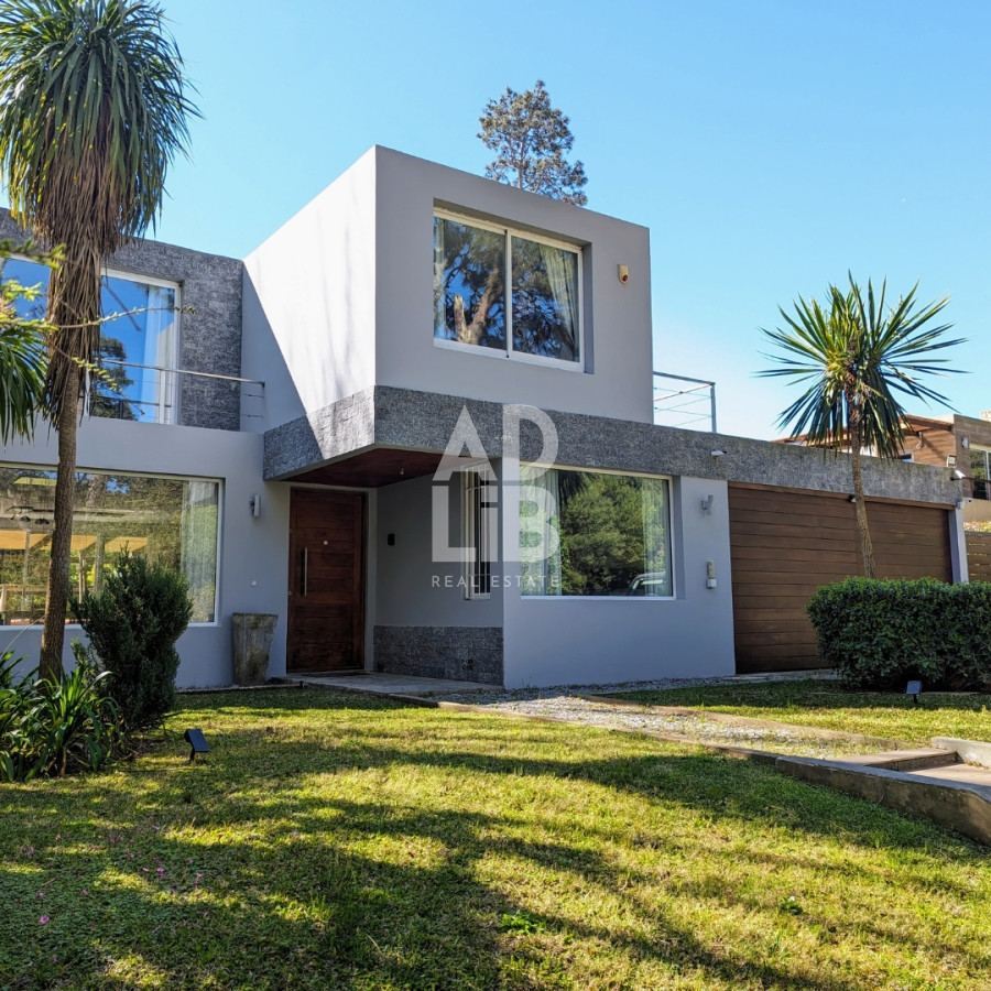Casa ID.309 - Casa de 4 dormitorios en venta en el bosque de Burnett. 