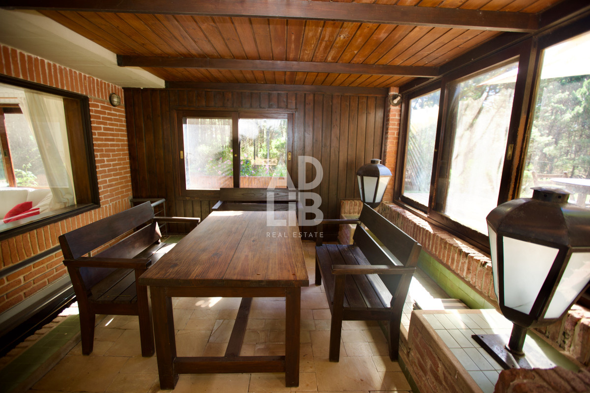 Casa ID.521 - Amplia casa de 4 dormitorios en venta en Club del Lago. 