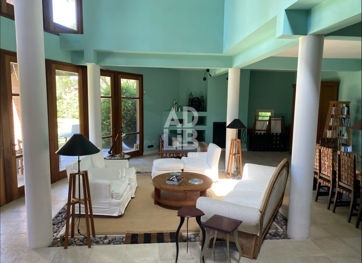 Casa ID.470 - Amplia casa en venta en Rincon del Indio con 3200 mts de terreno. 