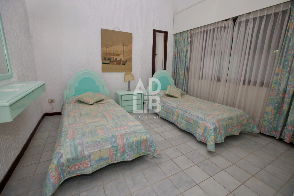 Casa ID.797 - Alquiler comercial 5 dorm y 5 baños. Zona Shopping Punta
