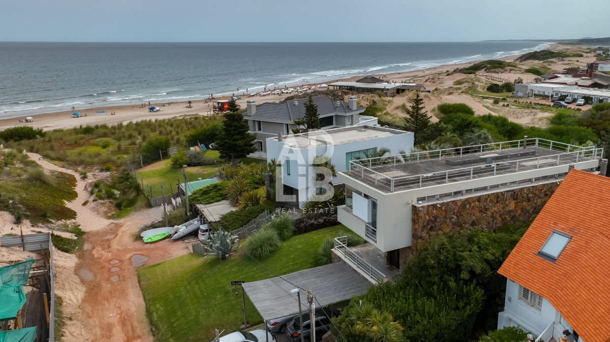 Casa ID.125 - Casa de diseño en Tio Tom en alquiler invernal. 4 dorm y 4 baños frente al mar.