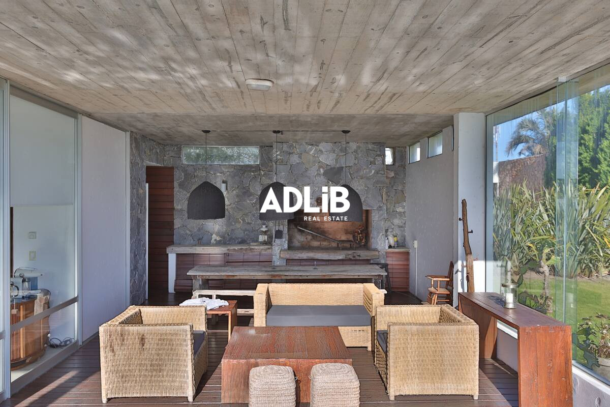 Casa ID.673 - Casa de diseño en alquiler temporal. 4 dormitorios en suite a 50 mts del mar