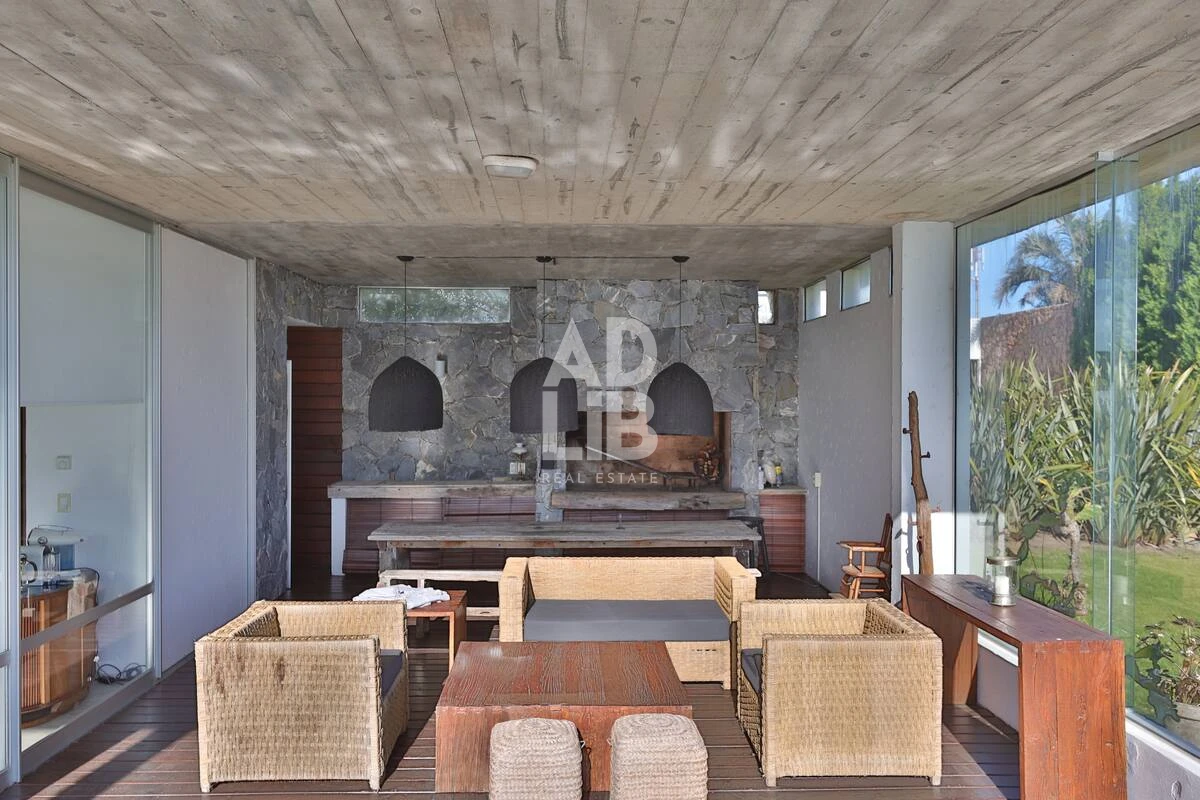 Casa ID.673 - Casa de diseño en alquiler temporal. 4 dormitorios en suite a 50 mts del mar