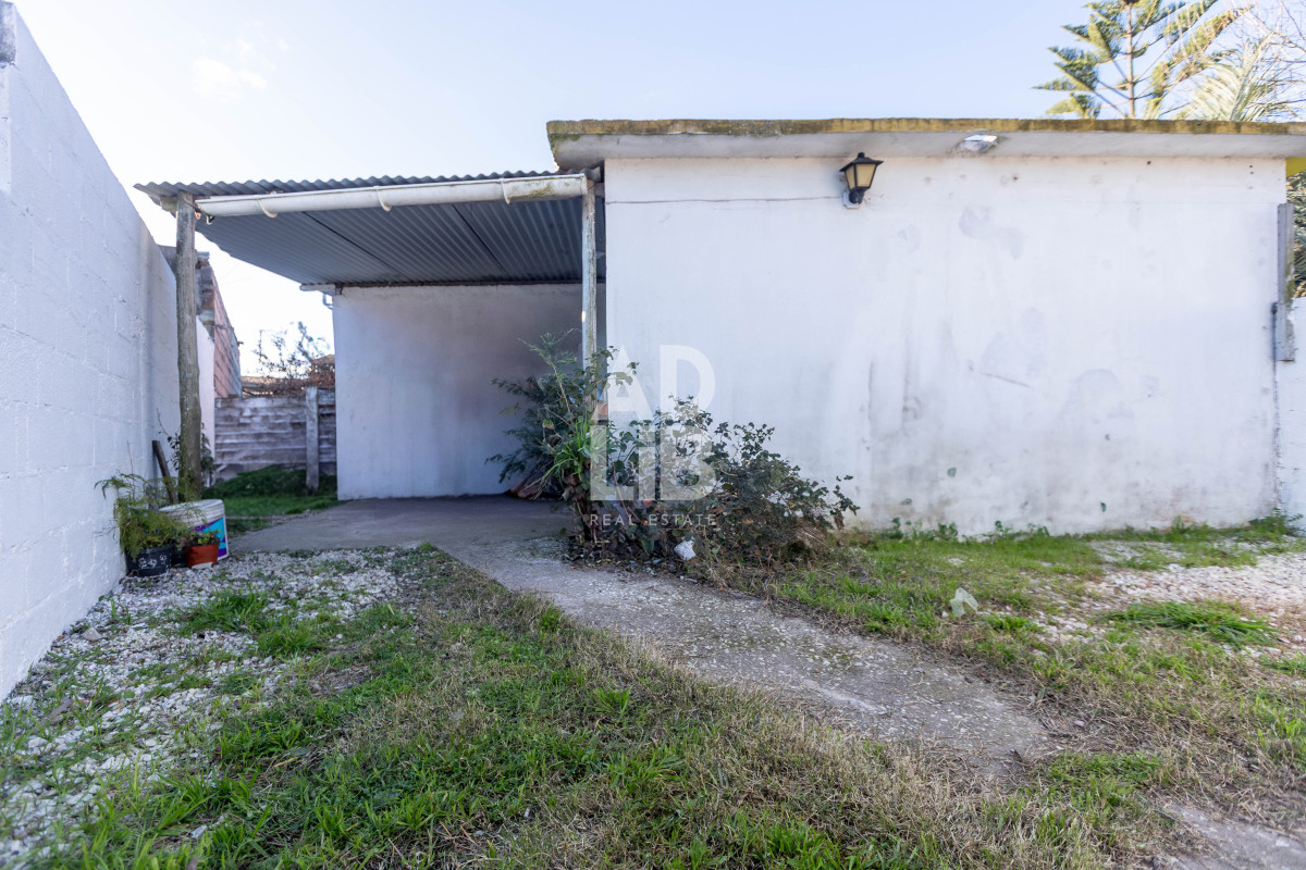 Casa ID.631 - Interesante casa de 2 dorm y 2 baños en venta en Barrio San Francisco - Maldonado. Renta o Vivienda permanente