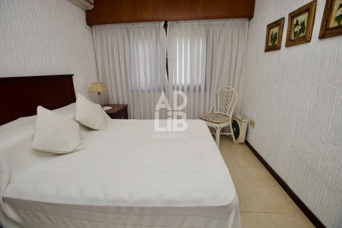 Casa ID.797 - Alquiler comercial 5 dorm y 5 baños. Zona Shopping Punta