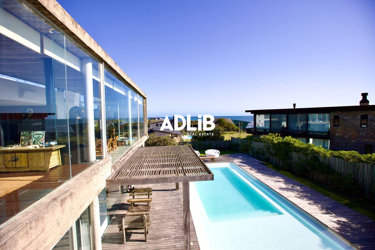 Casa ID.673 - Casa de diseño en alquiler temporal. 4 dormitorios en suite a 50 mts del mar