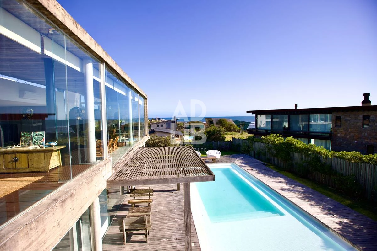 Casa ID.673 - Casa de diseño en alquiler temporal. 4 dormitorios en suite a 50 mts del mar