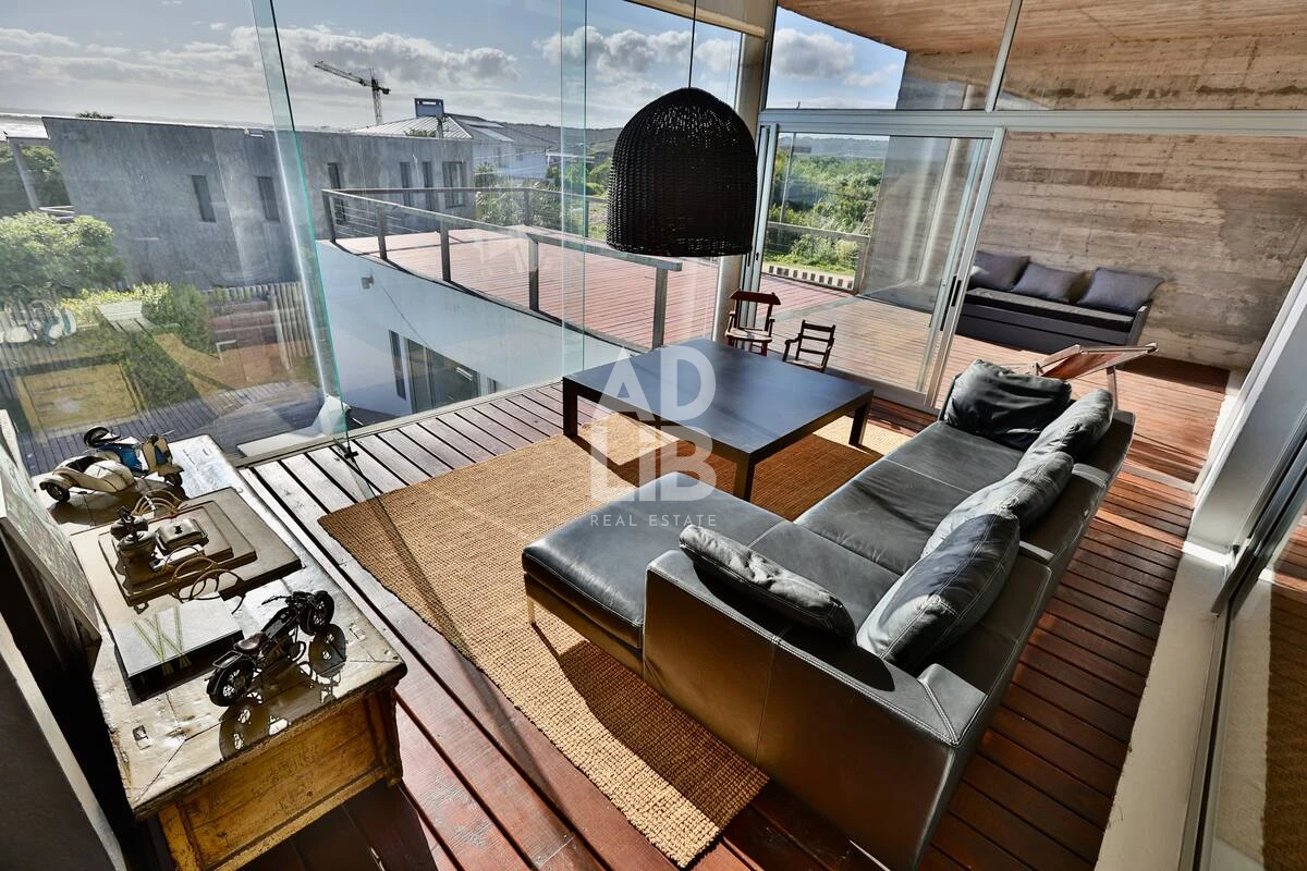 Casa ID.673 - Casa de diseño en alquiler temporal. 4 dormitorios en suite a 50 mts del mar
