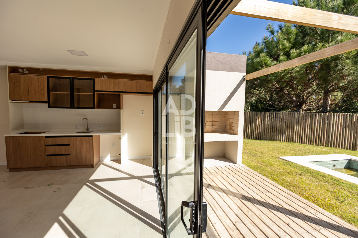 Casa ID.591 - Casas de 3 dormitorios y 2 baños en venta a estrenar en La Barra. Barrio Cerrado 