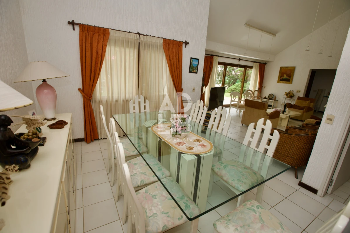 Casa ID.797 - Alquiler comercial 5 dorm y 5 baños. Zona Shopping Punta