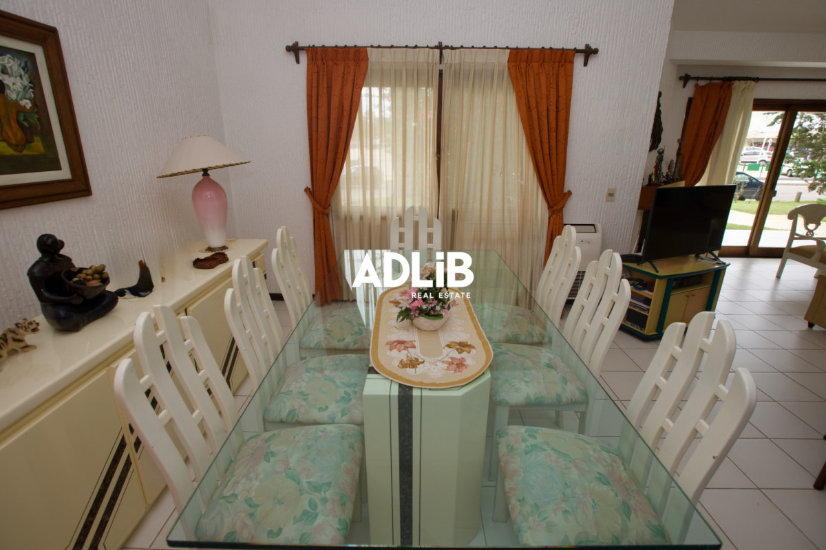 Casa ID.797 - Alquiler comercial 5 dorm y 5 baños. Zona Shopping Punta