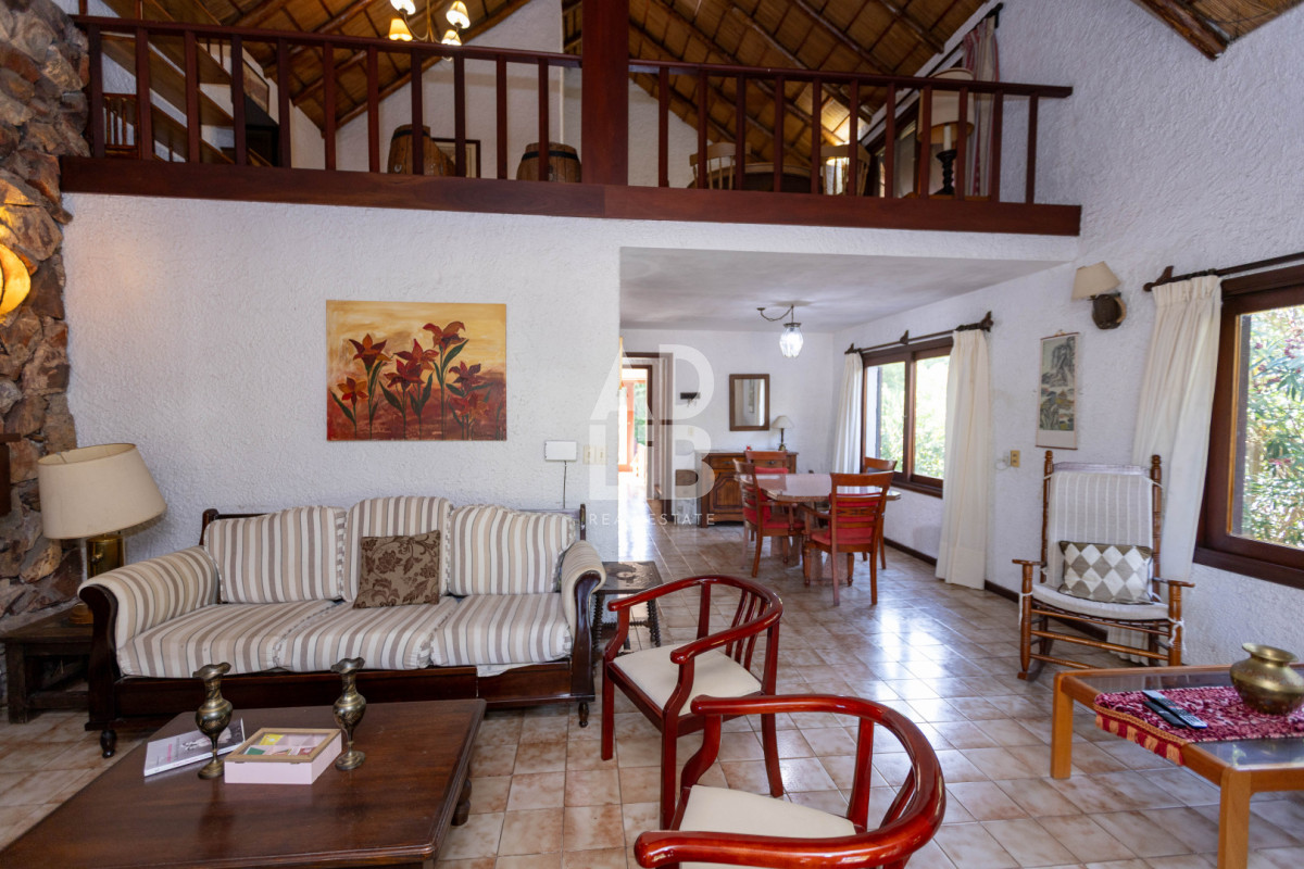 Casa ID.746 - Casa quincho de 3 dorm y 3 baños en alquiler anual en Pinares a 250 mts del mar