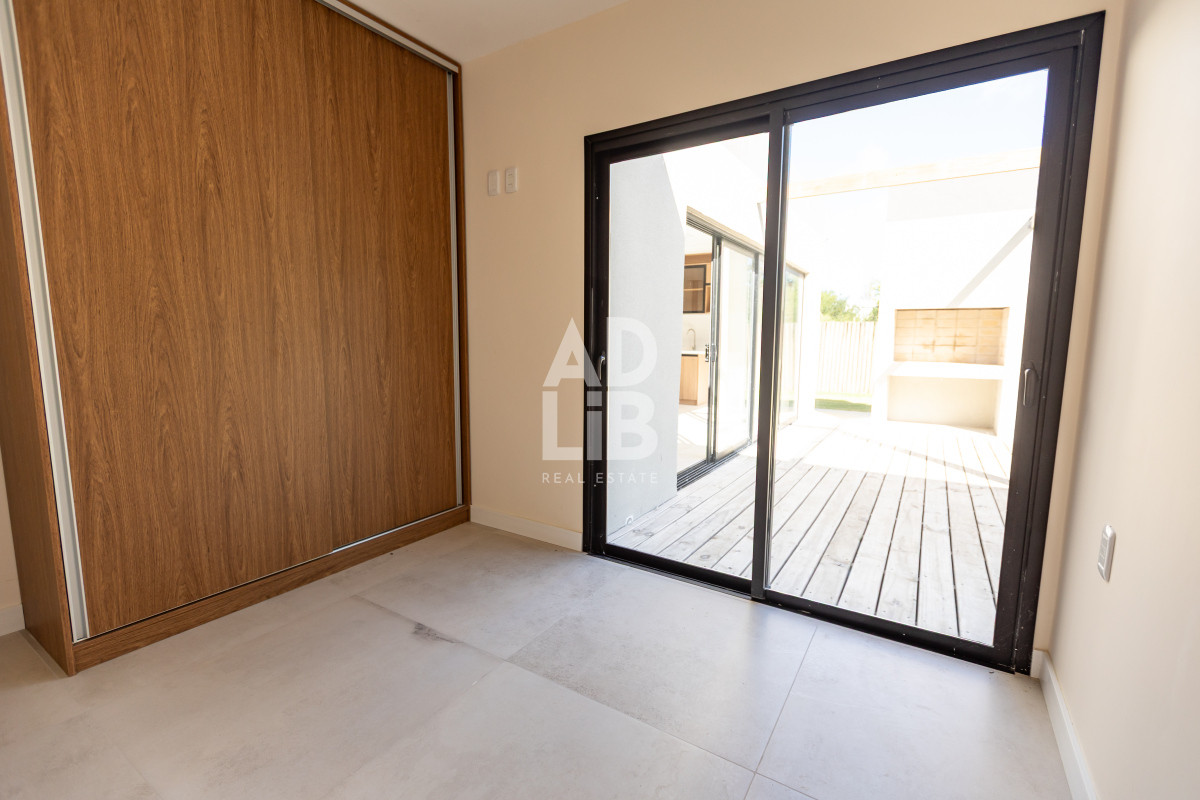 Casa ID.591 - Casas de 3 dormitorios y 2 baños en venta a estrenar en La Barra. Barrio Cerrado 