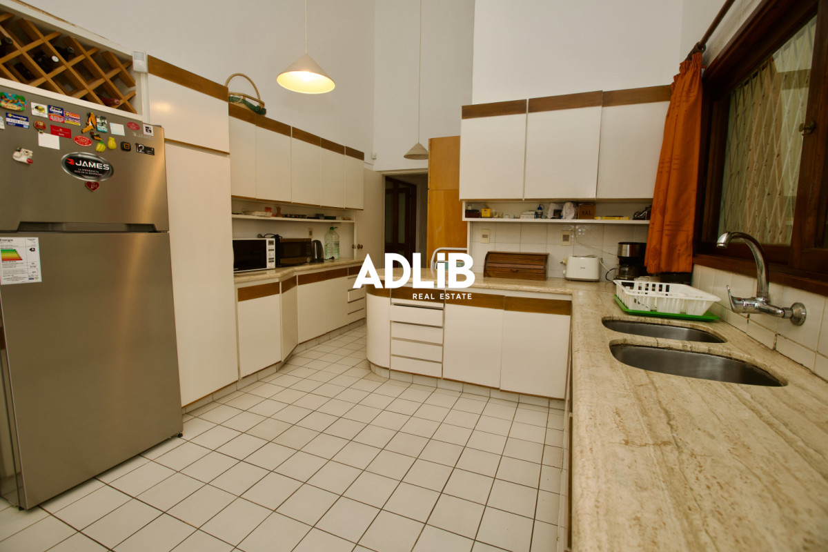 Casa ID.797 - Alquiler comercial 5 dorm y 5 baños. Zona Shopping Punta