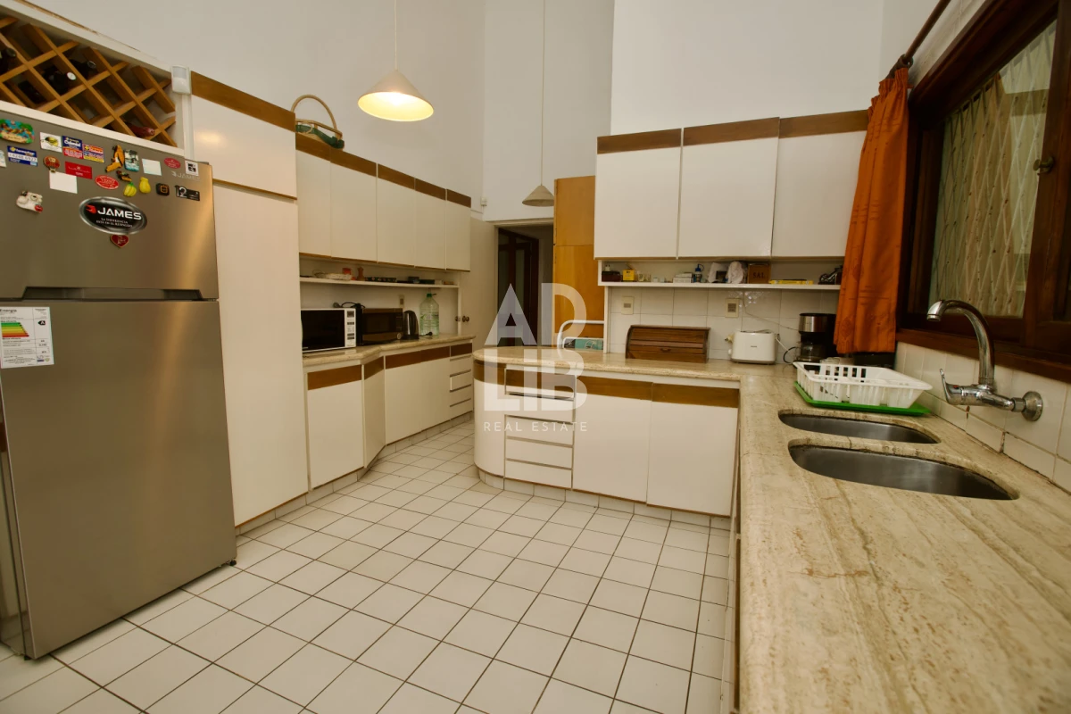 Casa ID.797 - Alquiler comercial 5 dorm y 5 baños. Zona Shopping Punta