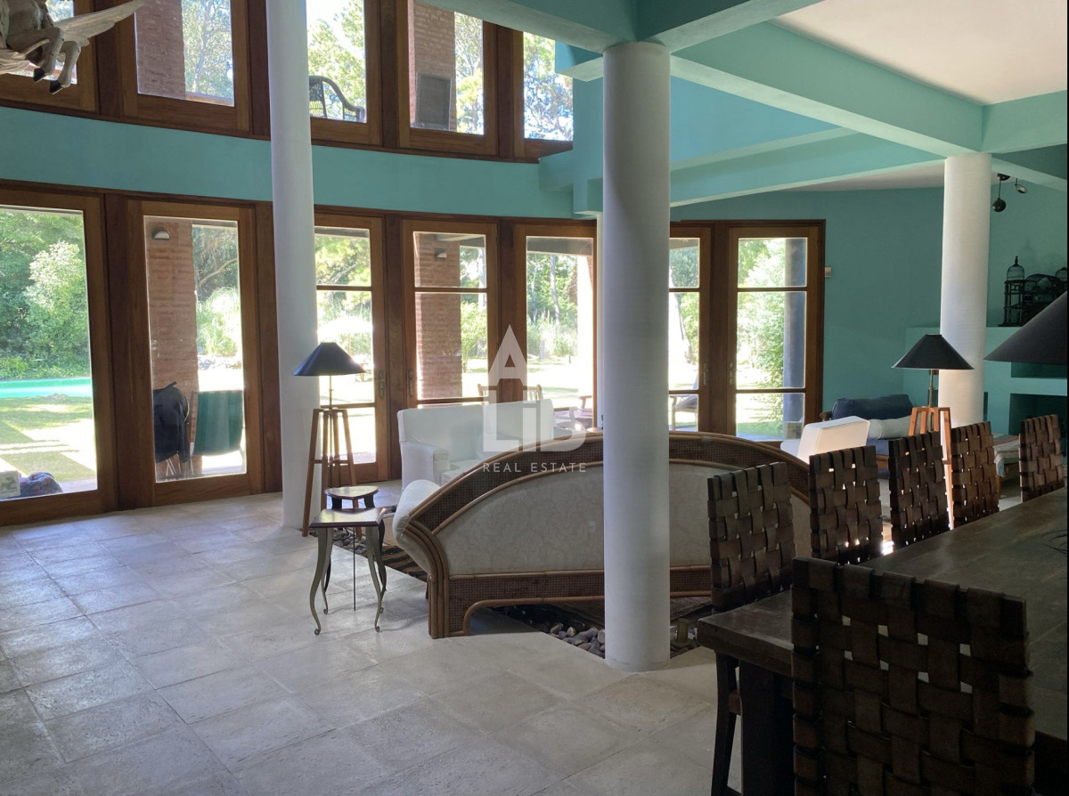 Casa ID.470 - Amplia casa en venta en Rincon del Indio con 3200 mts de terreno. 
