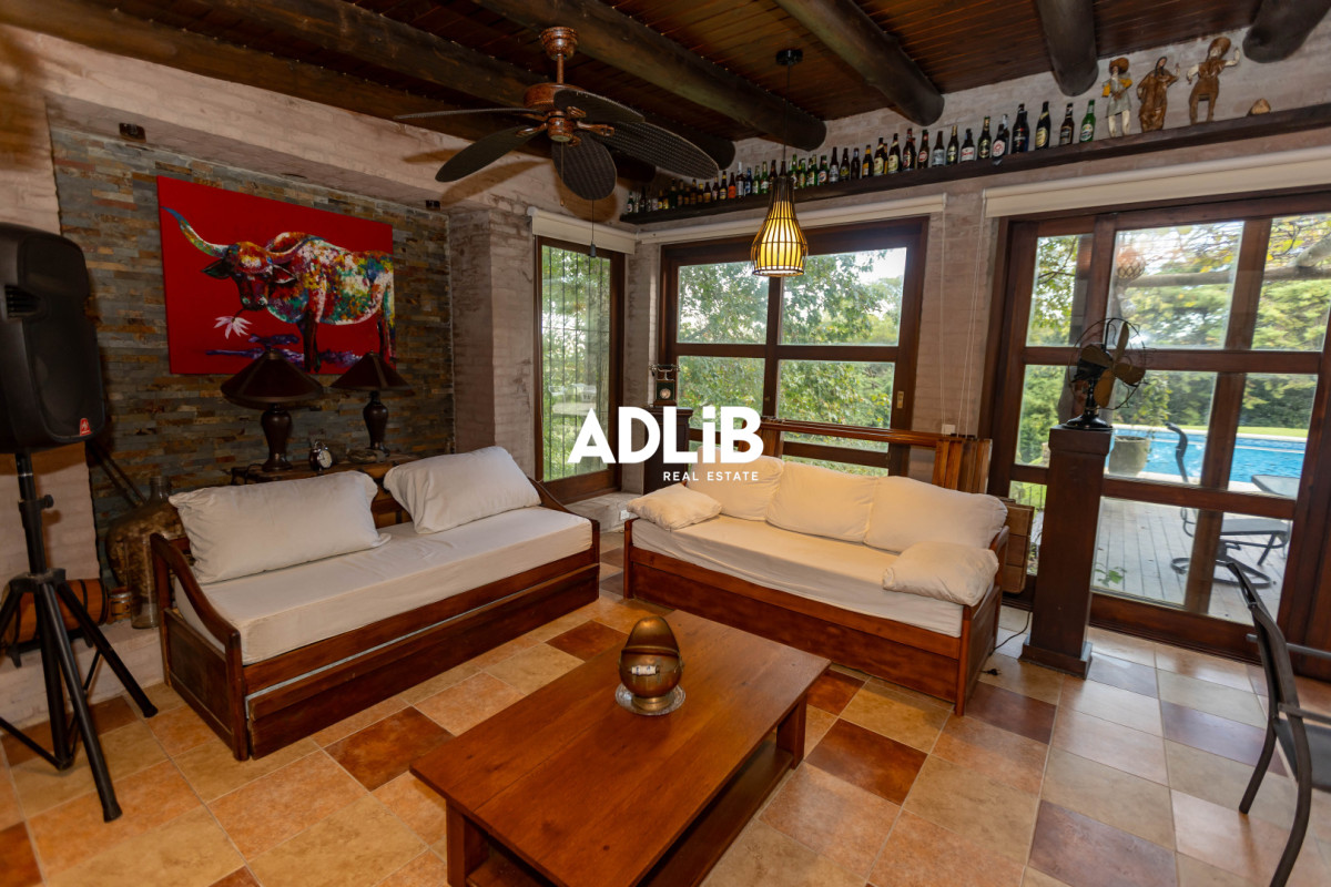 Casa ID.817 - Increíble casa de 405 mts2 en venta en Punta Ballena. Vista al amanecer y al atardecer. 