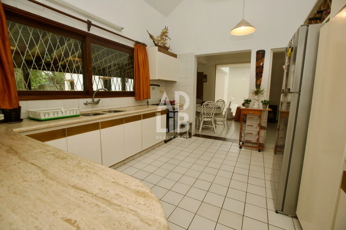 Casa ID.797 - Alquiler comercial 5 dorm y 5 baños. Zona Shopping Punta