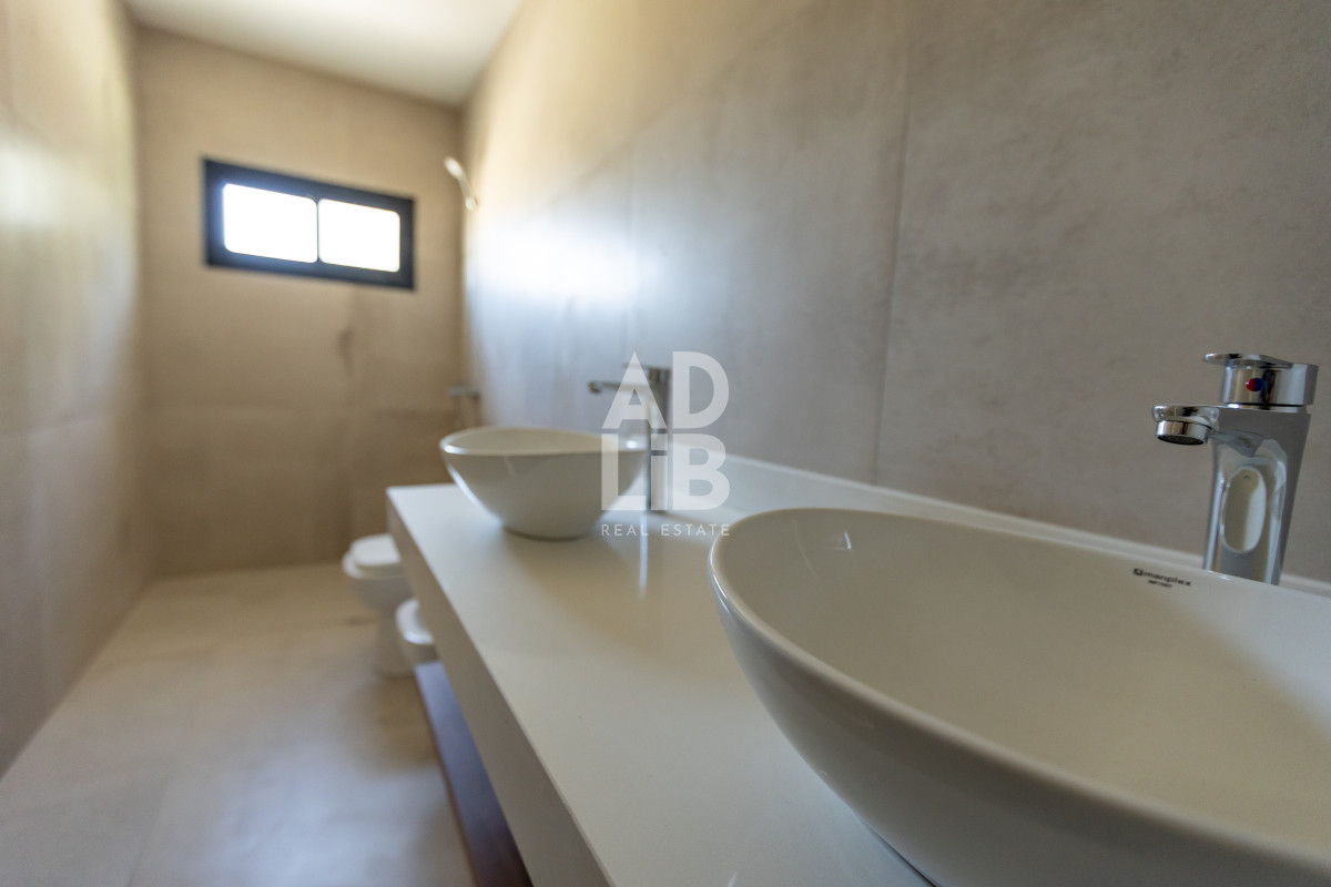 Casa ID.591 - Casas de 3 dormitorios y 2 baños en venta a estrenar en La Barra. Barrio Cerrado 