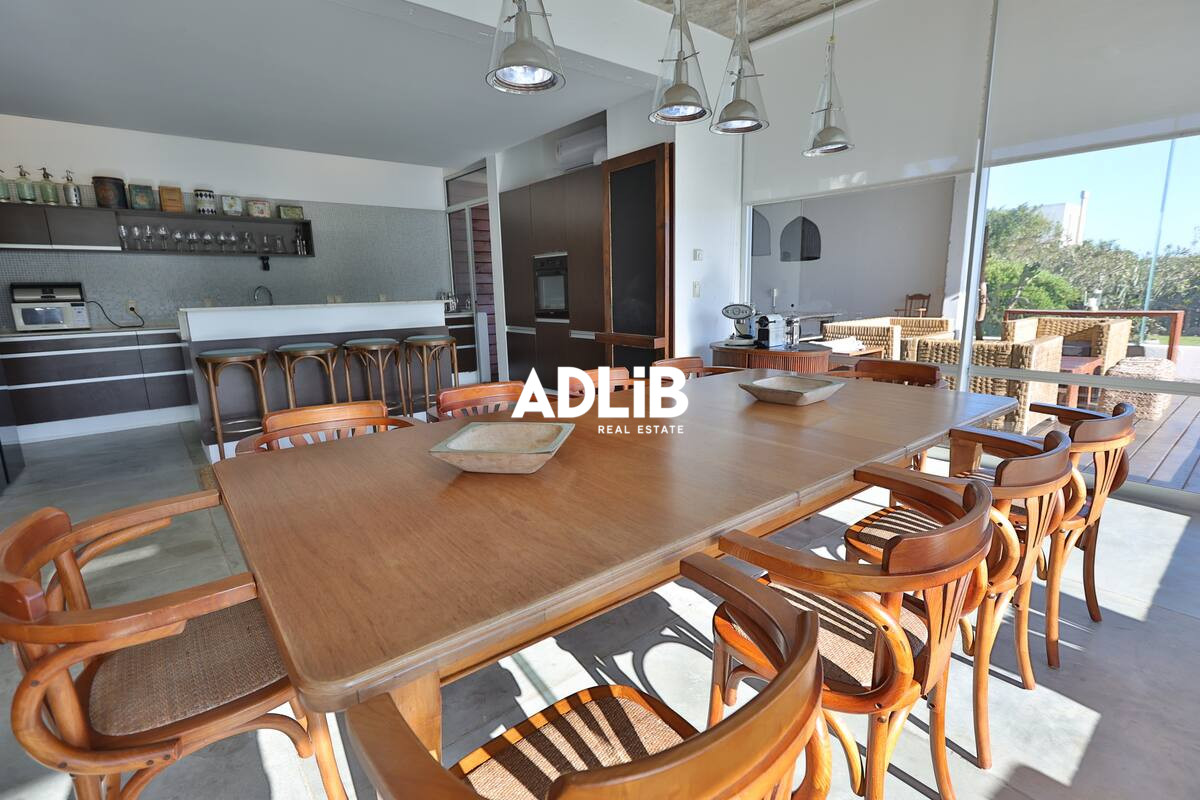 Casa ID.673 - Casa de diseño en alquiler temporal. 4 dormitorios en suite a 50 mts del mar