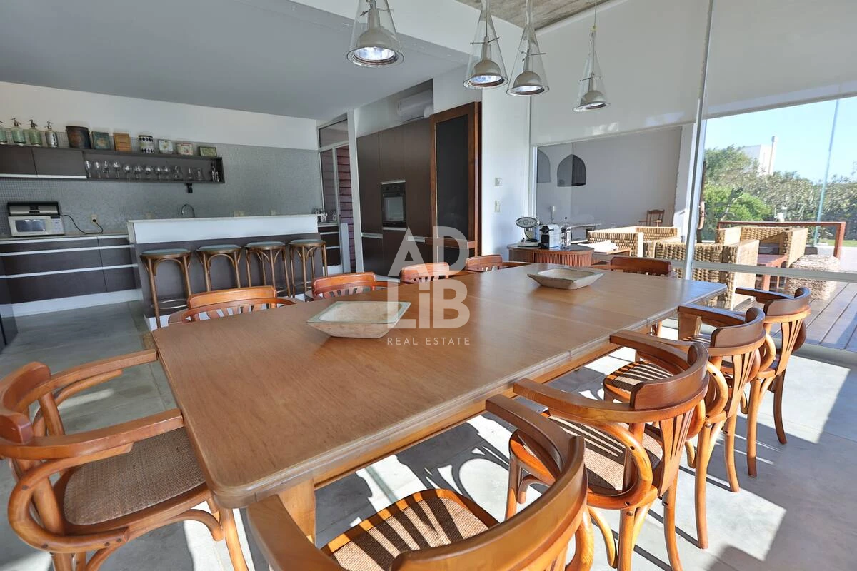 Casa ID.673 - Casa de diseño en alquiler temporal. 4 dormitorios en suite a 50 mts del mar
