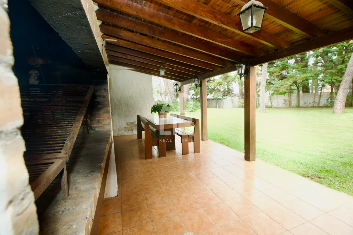 Casa ID.797 - Alquiler comercial 5 dorm y 5 baños. Zona Shopping Punta