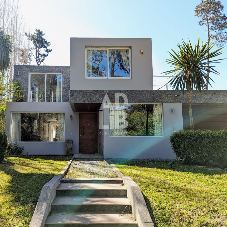 Casa ID.309 - Casa de 4 dormitorios en venta en el bosque de Burnett. 