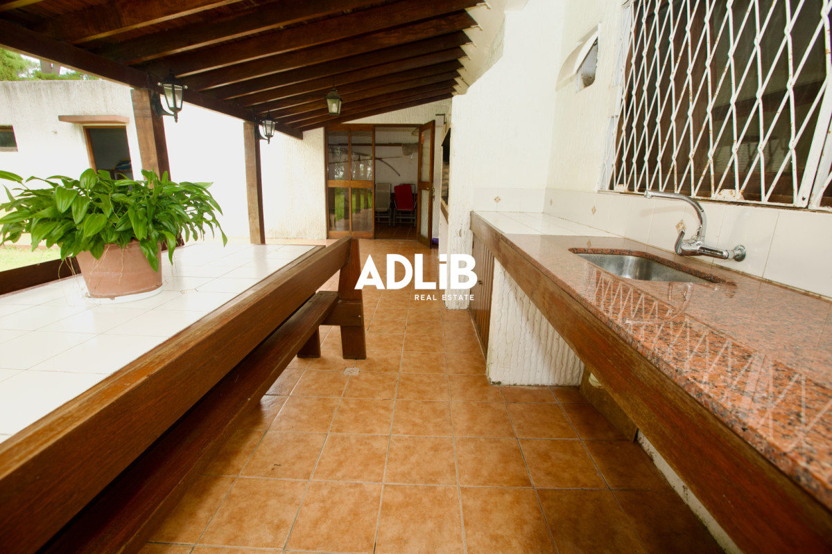 Casa ID.797 - Alquiler comercial 5 dorm y 5 baños. Zona Shopping Punta