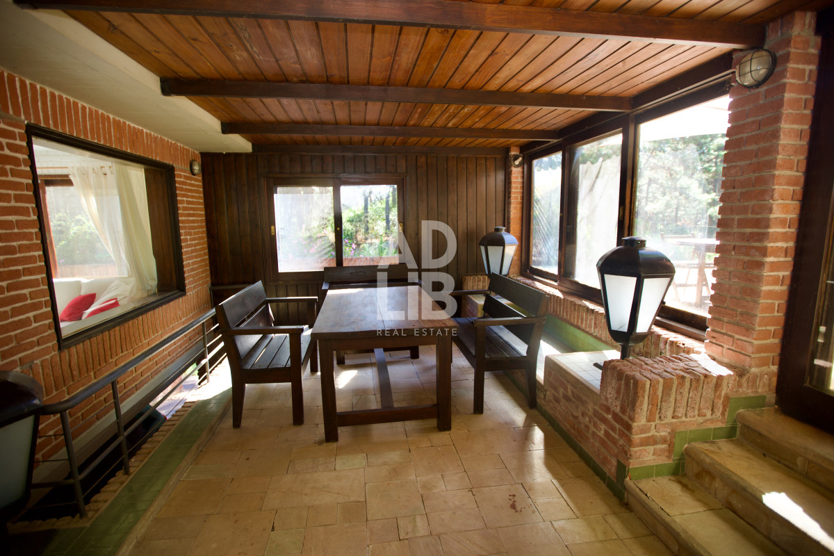 Casa ID.521 - Amplia casa de 4 dormitorios en venta en Club del Lago. 